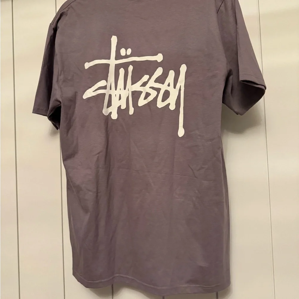 New Stussy Mauve Basic Tee Size Medium - Picture 7 of 7